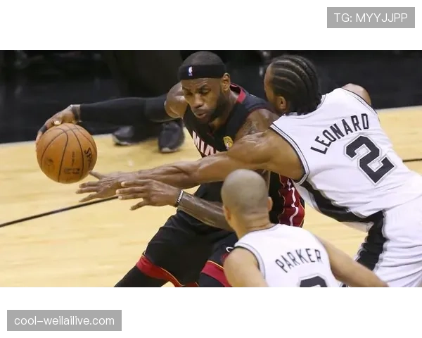 篮球防守站位规则详解：合法防守位置与圆柱体原则